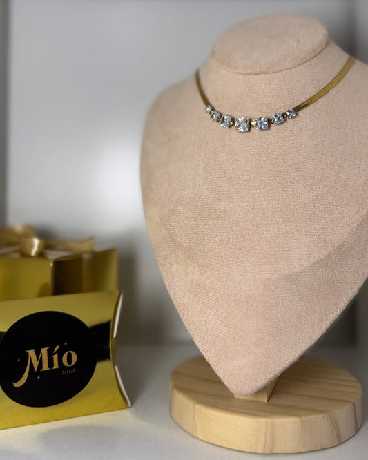 Gargantilla de diamantes dorados