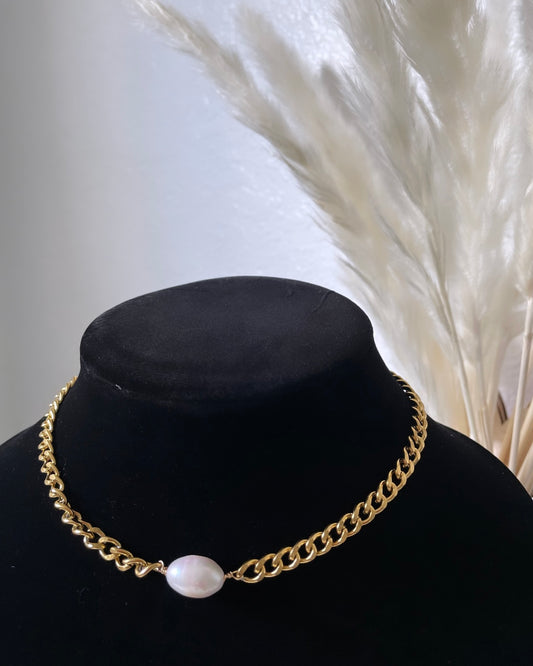 One Pearl Choker