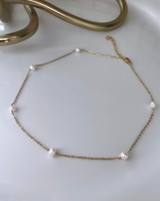 Single Pearl Choker